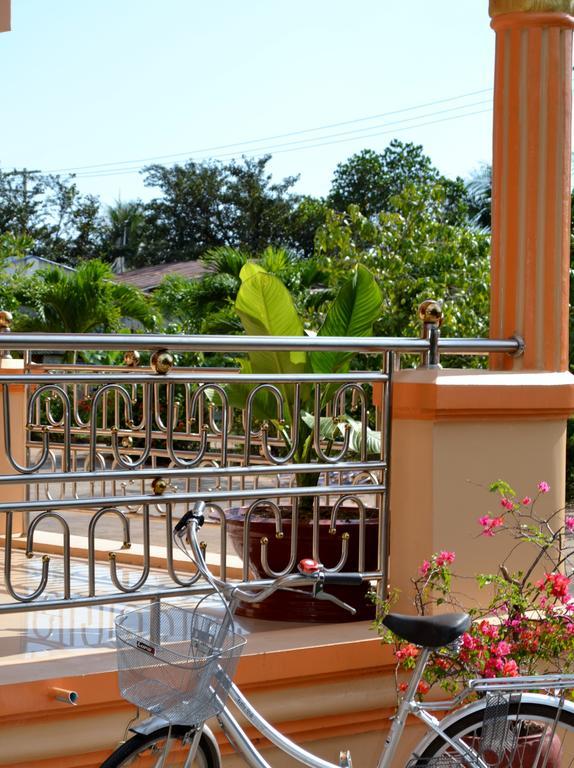 Отель Kampot Manor Экстерьер фото