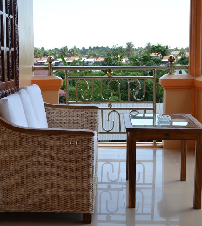 Отель Kampot Manor Экстерьер фото