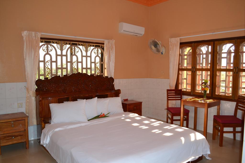 Отель Kampot Manor Номер фото