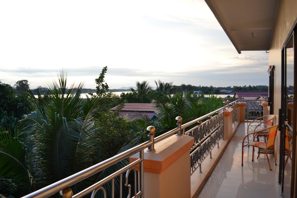 Отель Kampot Manor Экстерьер фото