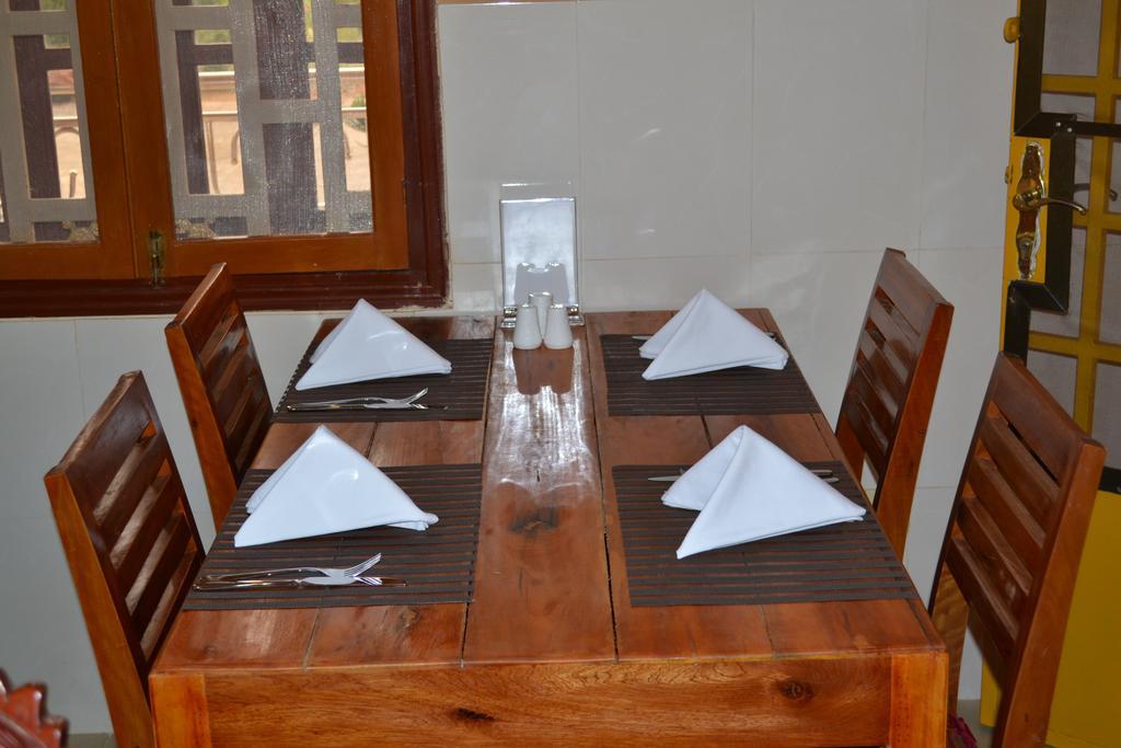 Отель Kampot Manor Экстерьер фото
