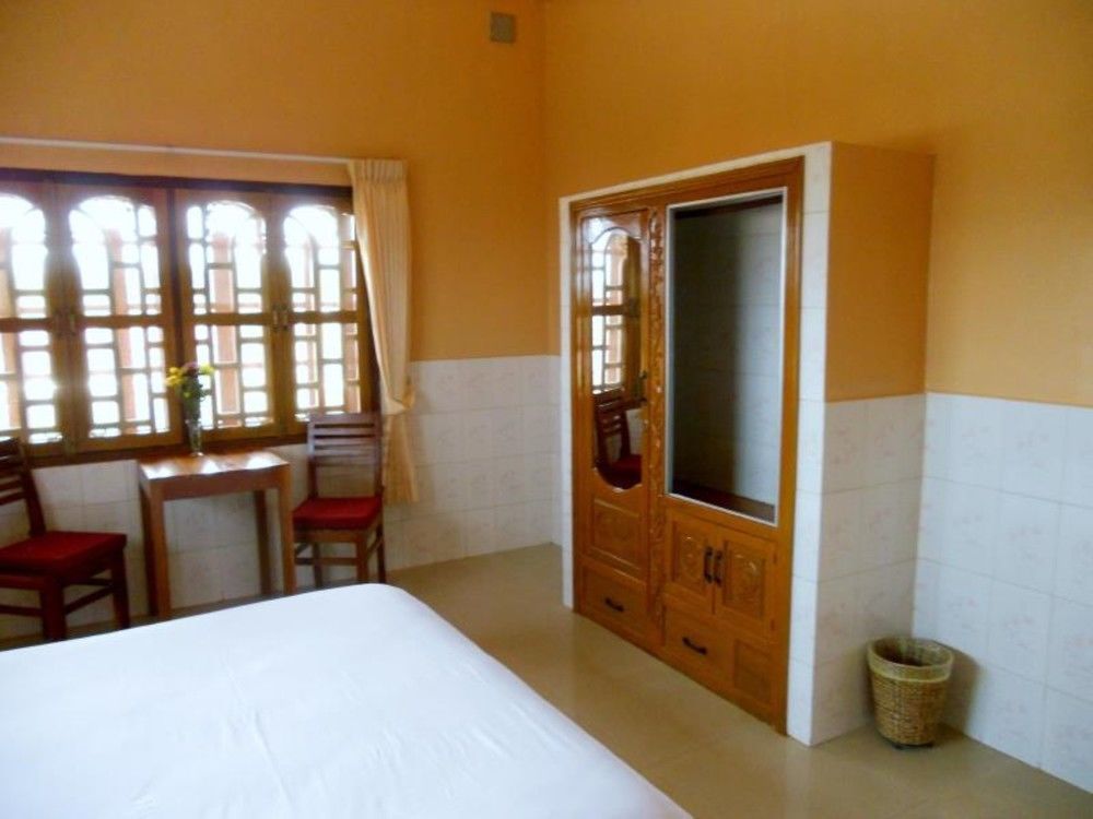 Отель Kampot Manor Экстерьер фото