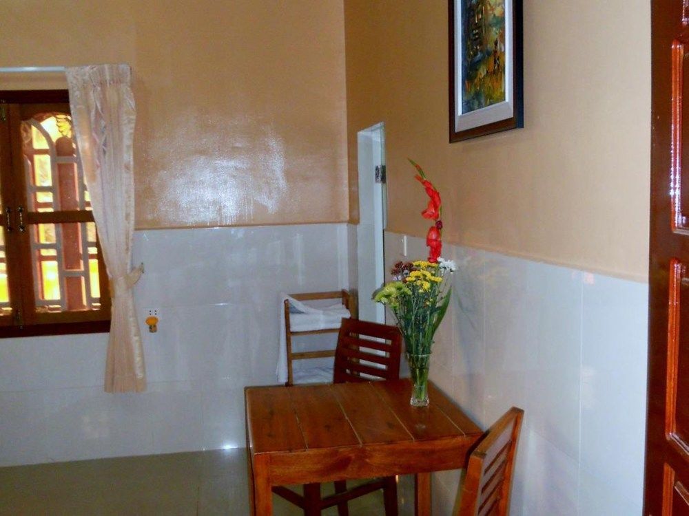 Отель Kampot Manor Экстерьер фото
