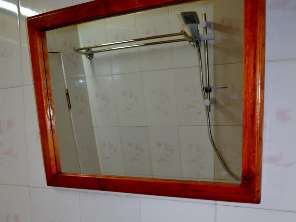 Отель Kampot Manor Экстерьер фото