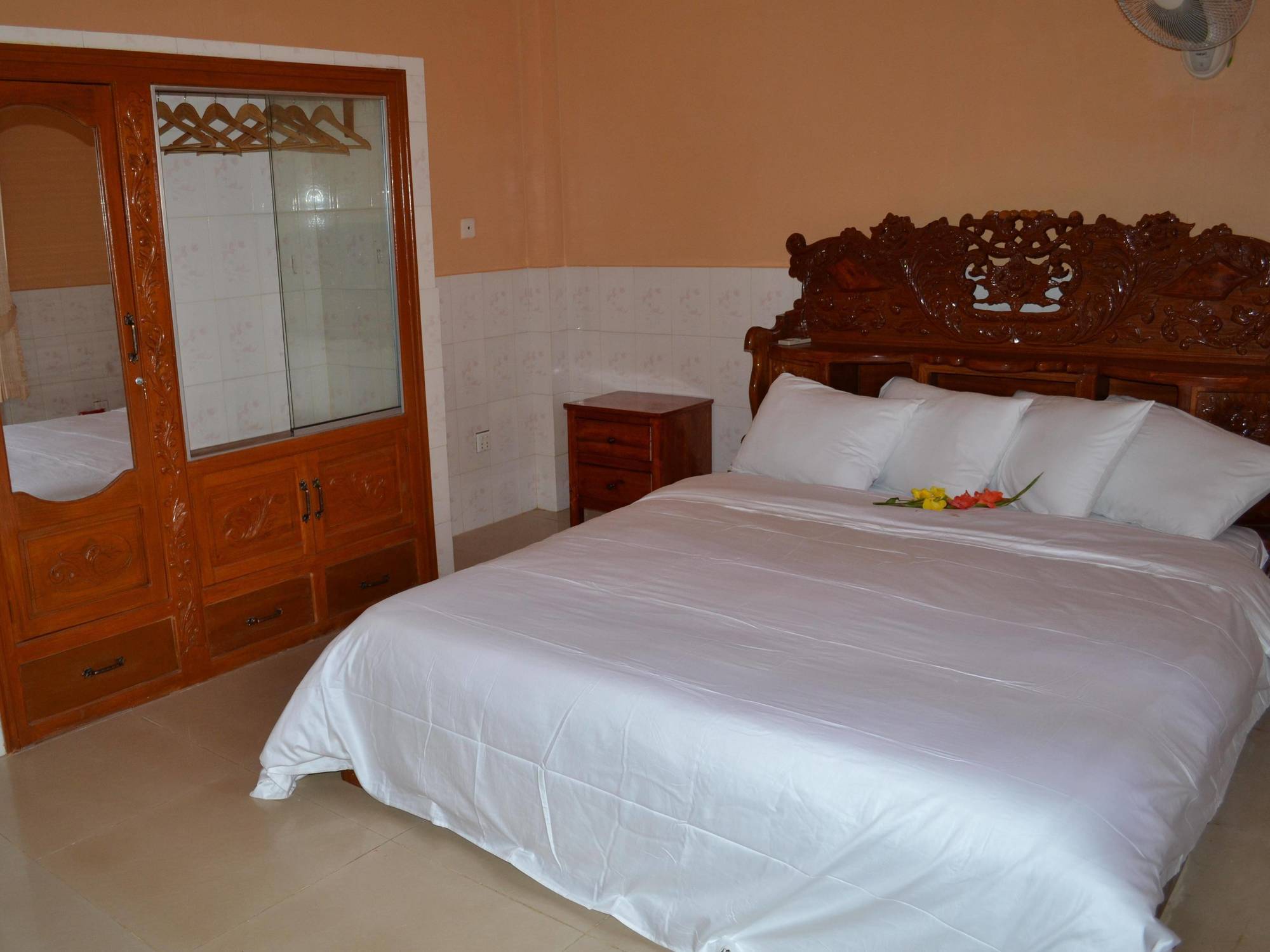 Отель Kampot Manor Экстерьер фото